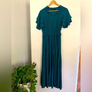 Maxi dress with ruffle sleeves